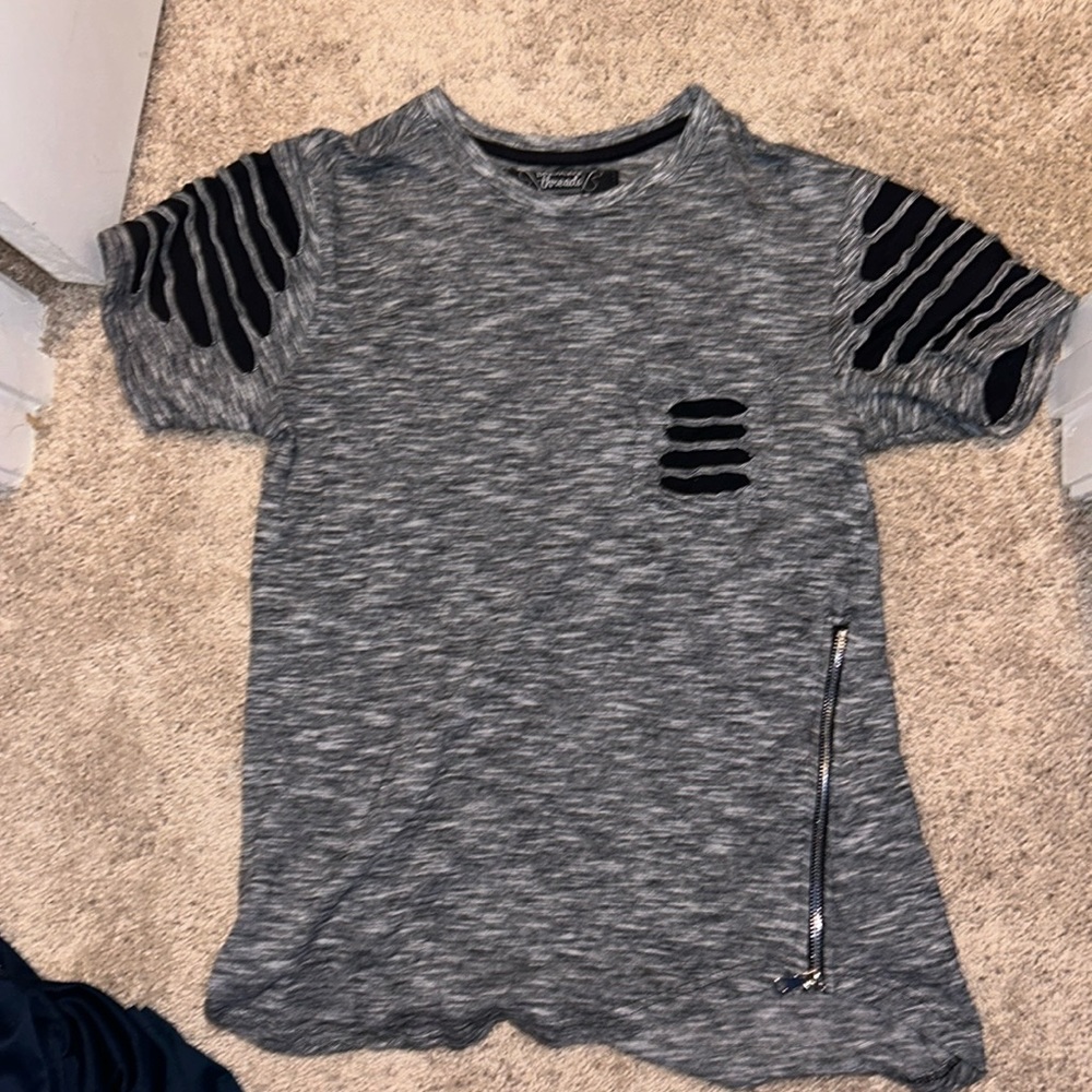Men’s•100% Cotton•Broken Threads•T-Shirt•Small